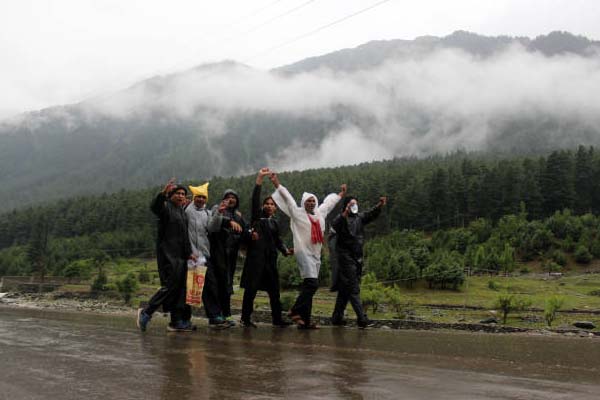 Group tour packages in Kashmir for corporate and family travel
