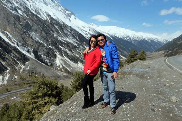 Romantic honeymoon tour packages in Kashmir for couples