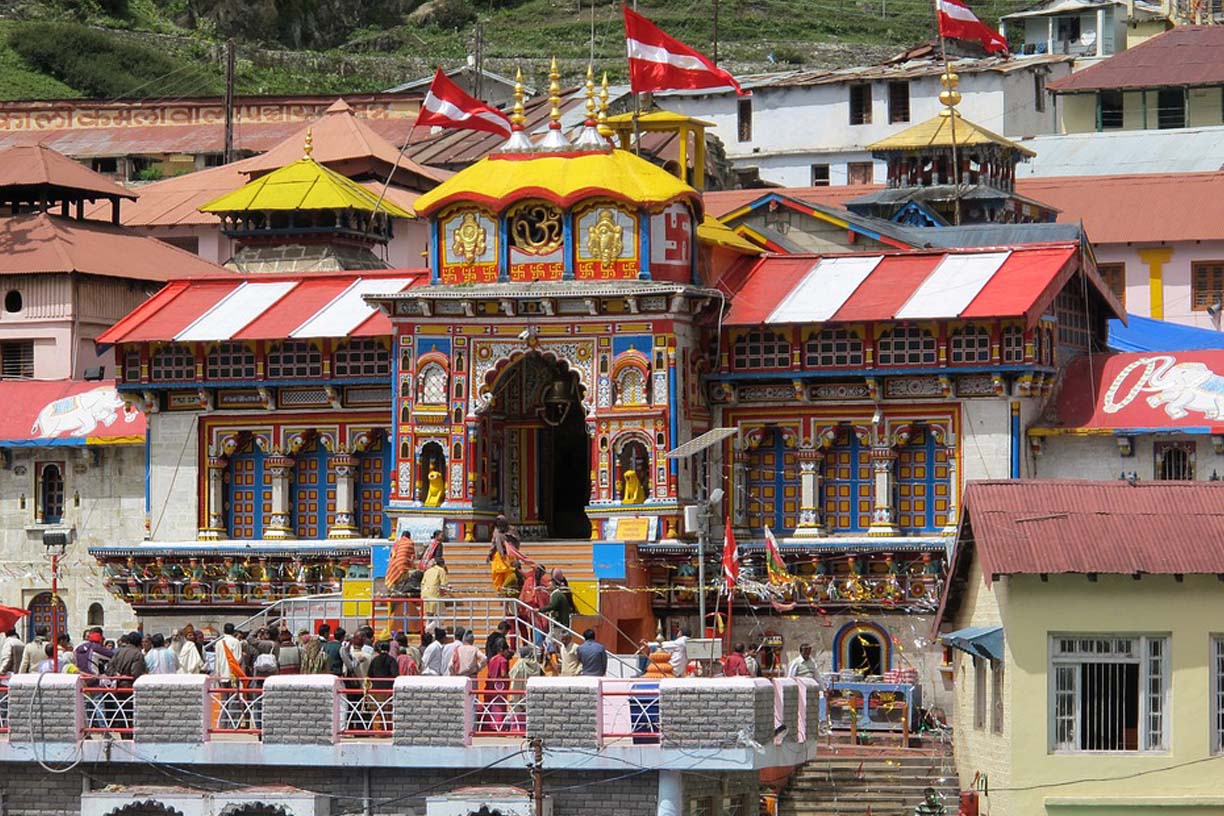badrinath-tour-packages- char dham yatra package Chaukhamba-travels